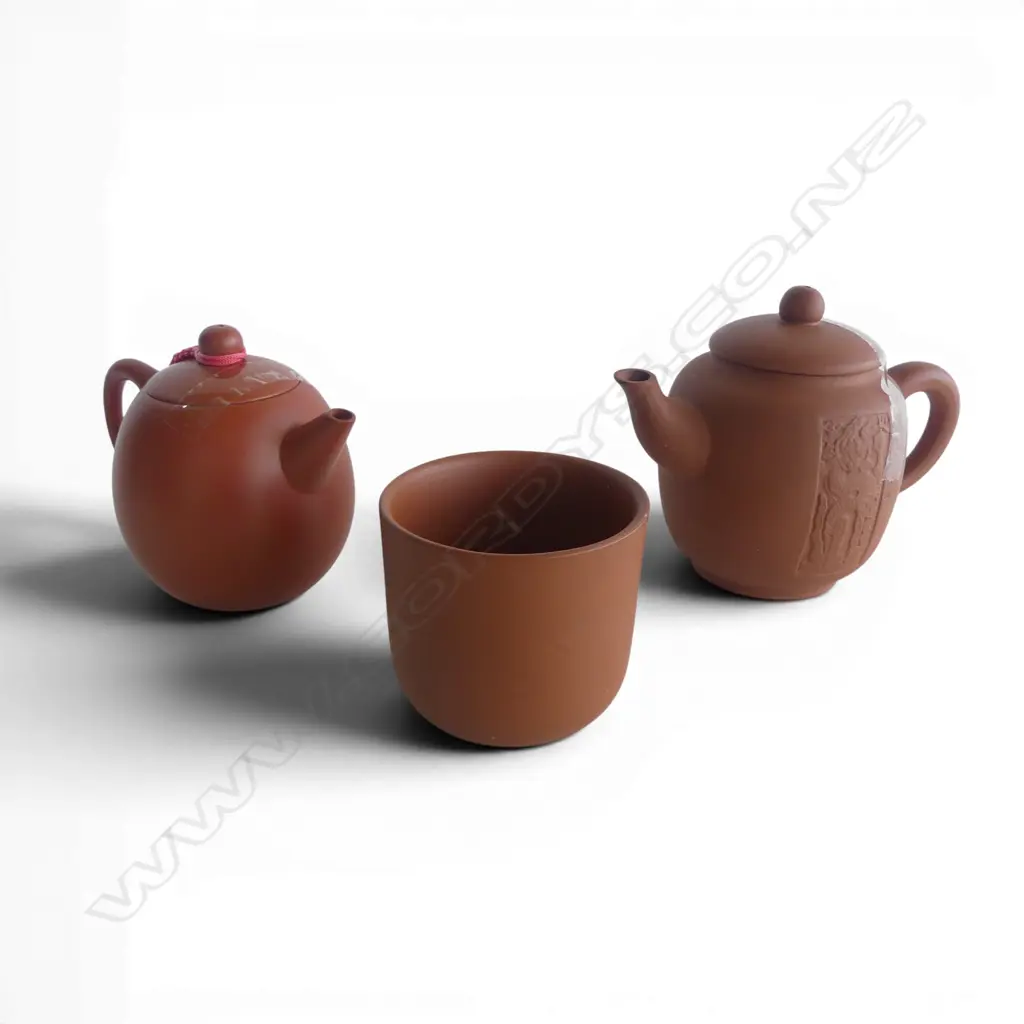 2 YIXING WARE TEAPOTS H.90mm + CUP Image 1++