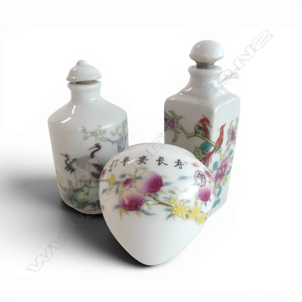 3 ORIENTAL CERAMICS; 2 LIDDED CONTAINERS H.80mm + OTHER Image 1++
