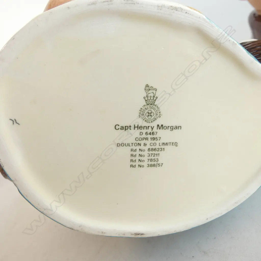 2 LARGE SIZE RD CHARACTER JUGS THE SLEUTH  & CAPT MORGAN H190MM Image 1++
