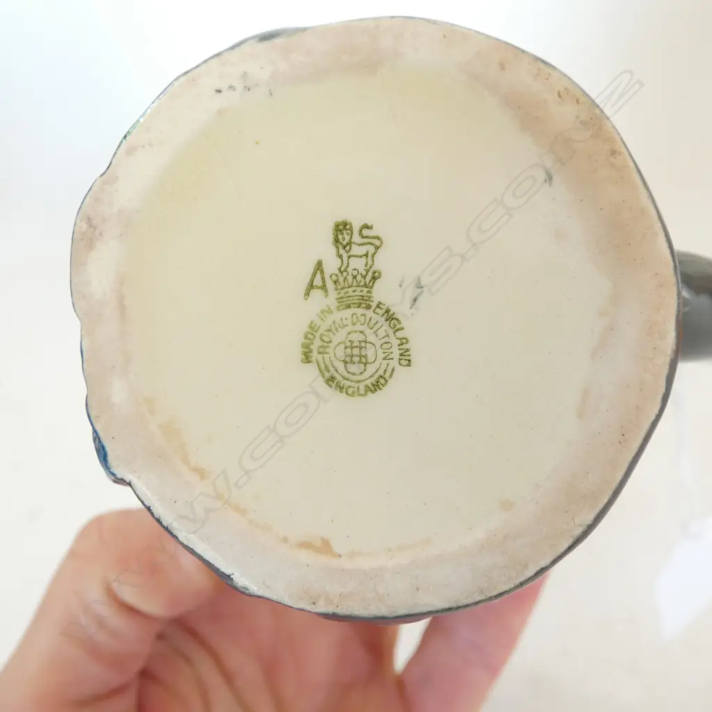ROYAL DOULTON RUSTIC ENGLAND PLATE + CHARACTER JUG W.230mm Image 1++