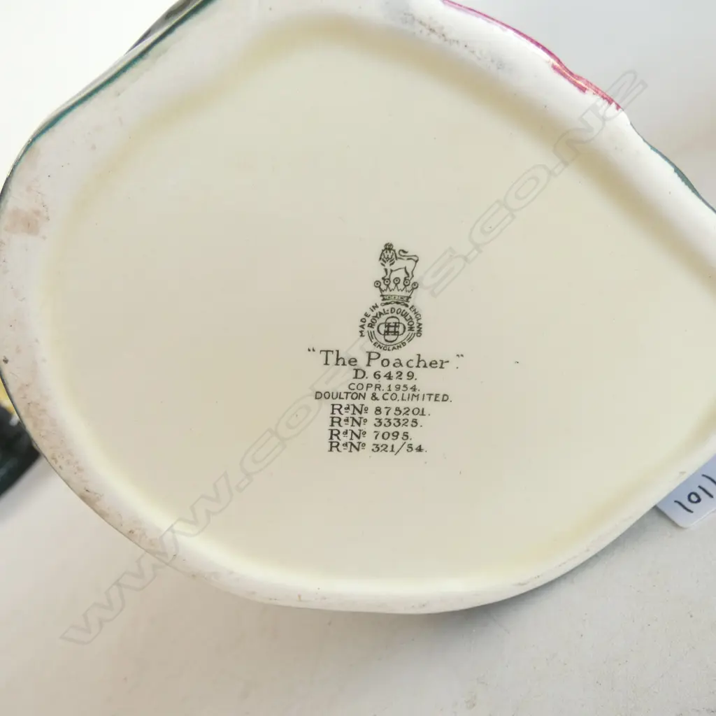 2 LARGE SIZE ROYAL DOULTON CHARACTER JUGS WILLIAMSBURG GAOLER & THE POACHER H170MM Image 1++