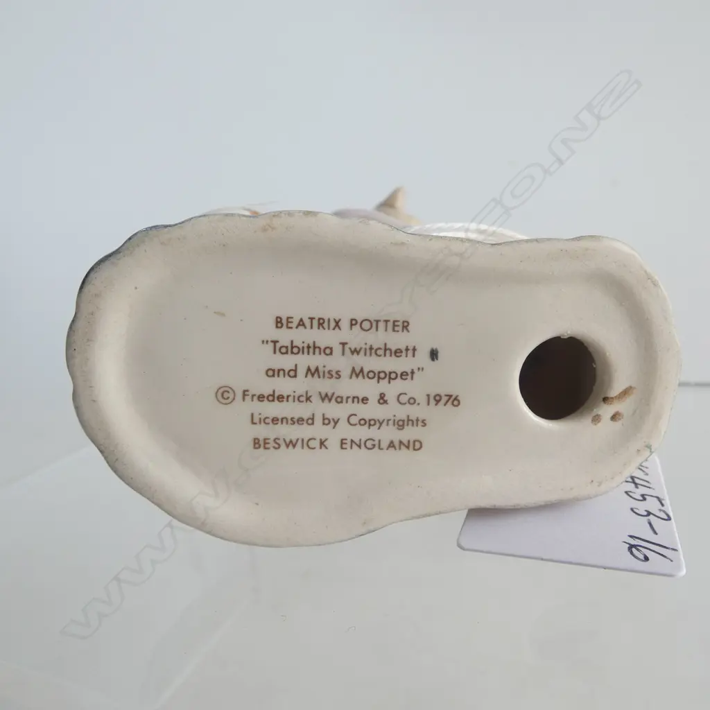 BESWICK BEATRIX POTTER 'TABITHA TWITCHITT & MISS MOPPET', H.85mm, brown backstamp 1973-1988 Image 1++