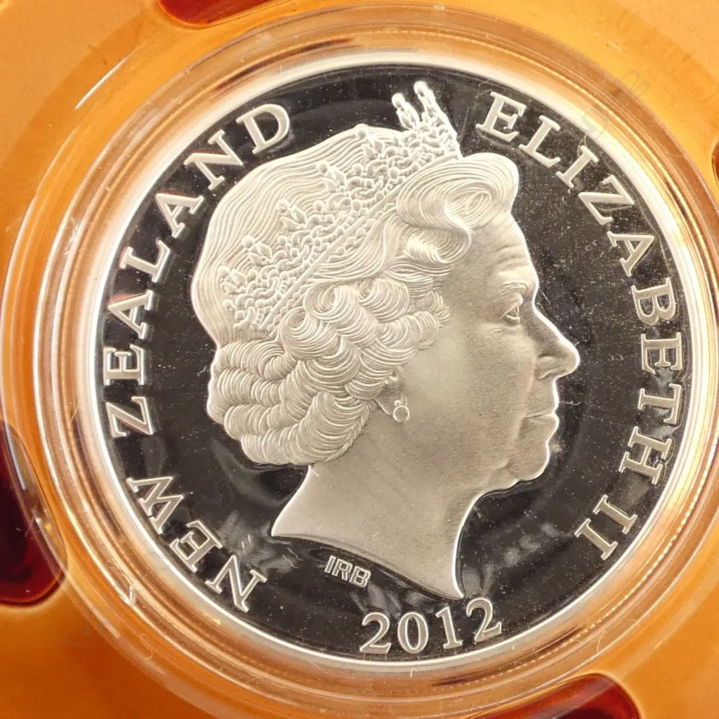 N.Z. & SAMOA 50YRS OF FRIENDSHIP .999 SILVER PROOF 1oz COIN & GLASS STAND Image 1++