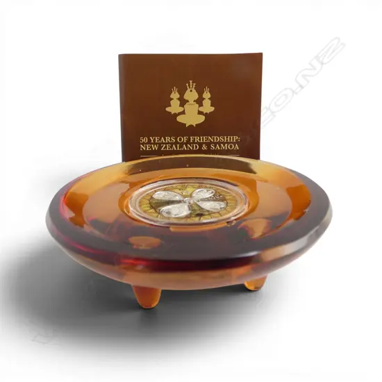 N.Z. & SAMOA 50YRS OF FRIENDSHIP .999 SILVER PROOF 1oz COIN & GLASS STAND