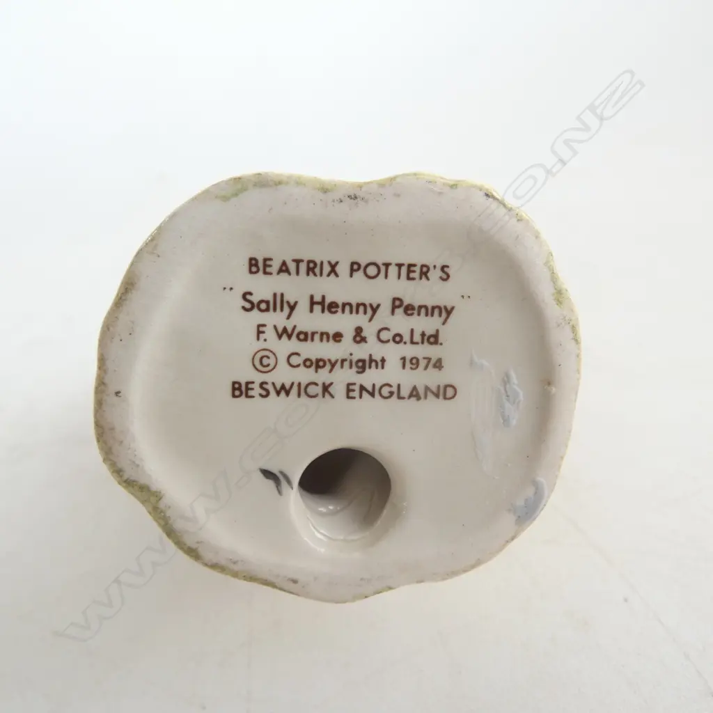 BESWICK BEATRIX POTTER 'HENNY PENNY', H.100mm, brown backstamp Image 1++
