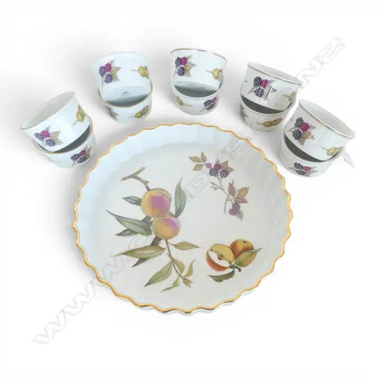 ROYAL WORCESTER EVESHAM QUICHE DISH 255mm dia + 10 CODLERS
