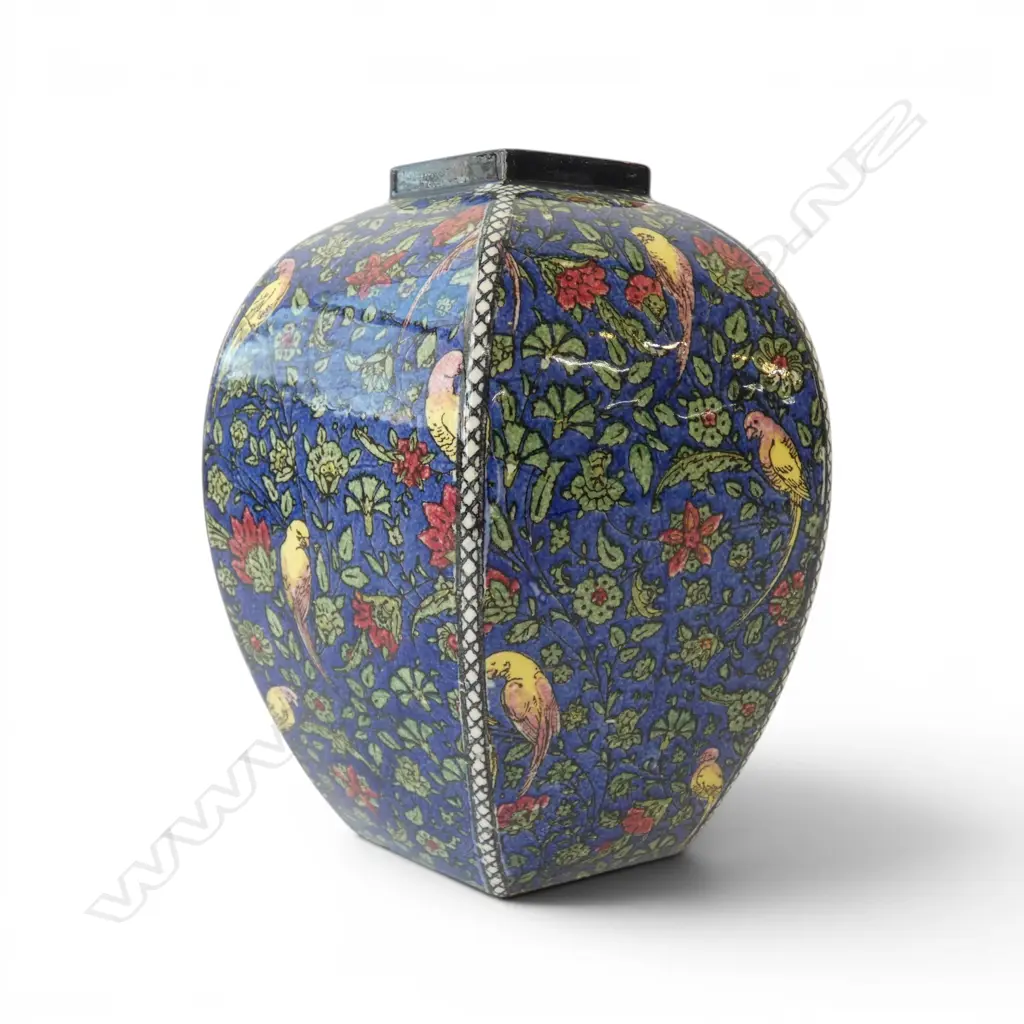 ROYAL DOULTON PERSIAN CHINTZ VASE, FEATURING A DISTINCTIVE PARROT AND FLOWER DESIGN 200h Image 1++