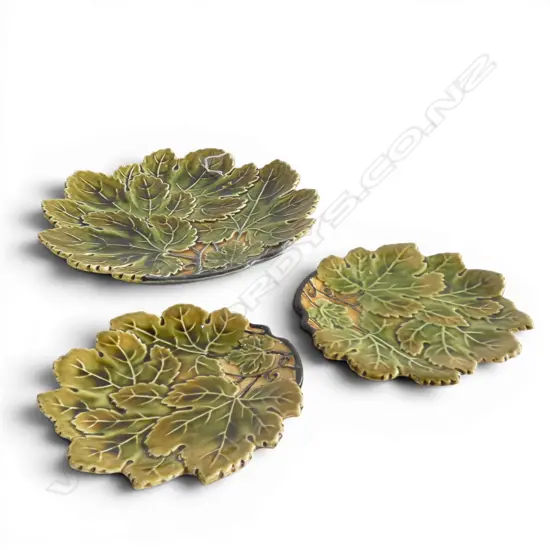 1930S MAJOLLICA GRAPE LEAF LARGE PLATE & 2 SMALLER MADE IN CZECHOSLOVAKIA DIA 250 LARGEST