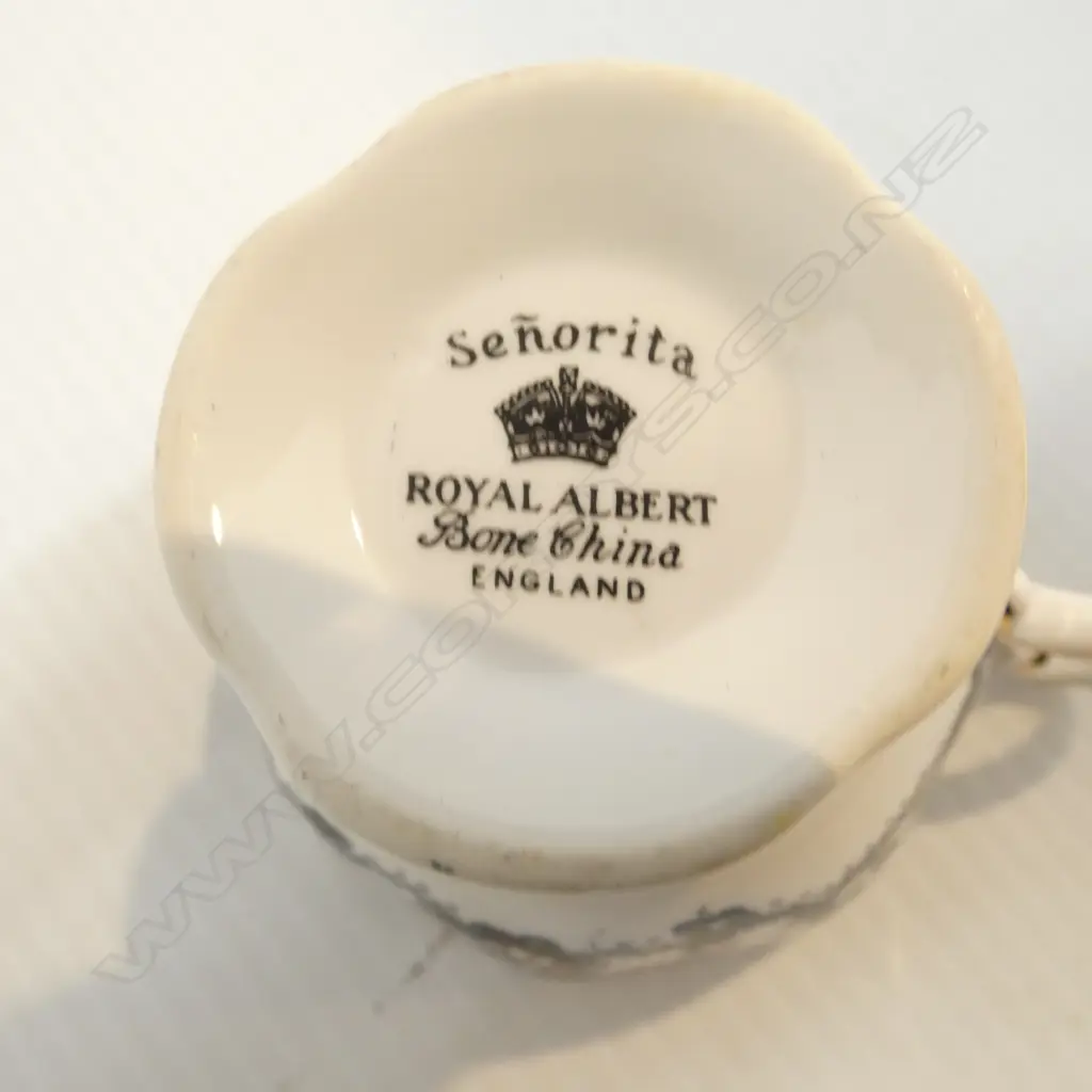 5 ROYAL ALBERT SENORITA TRIOS + MILK JUG, EXTRA PLATE & SAUCER (1 cup chipped) Image 1++