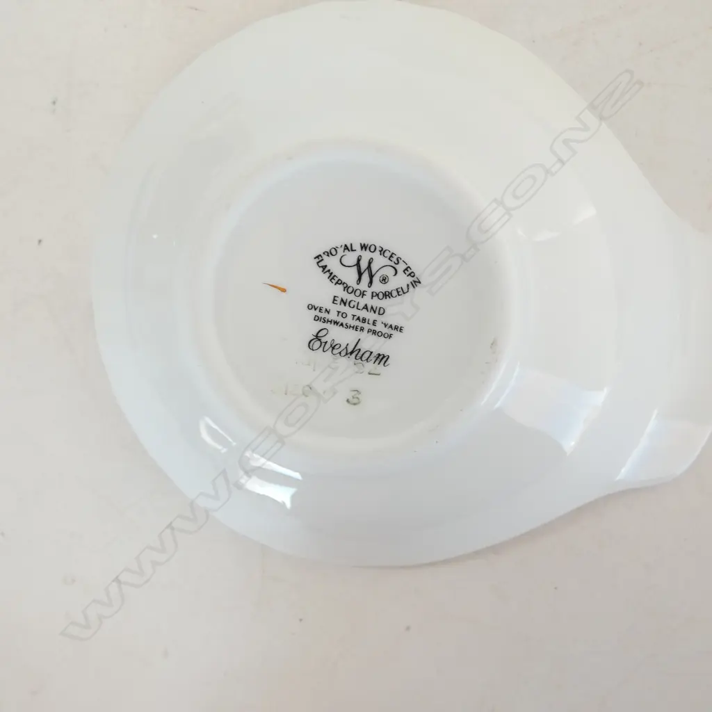 7 ROYAL WORCESTER 'EVESHAM' SCALLOP SHAPED DISHES 125x110mm Image 1++