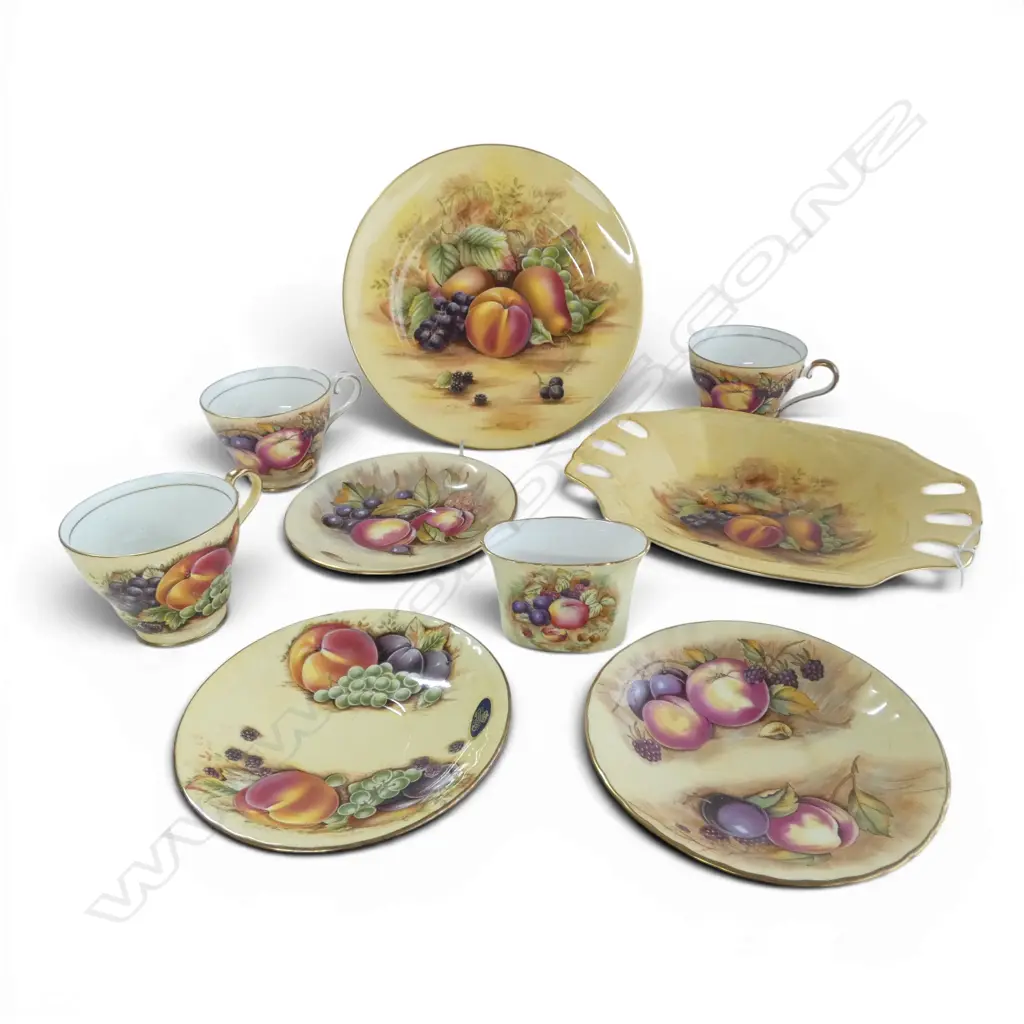 3 ROYAL AYNSLEY CUPS & SAUCERS, PLATE, TRAY + SML VASE Image 1++