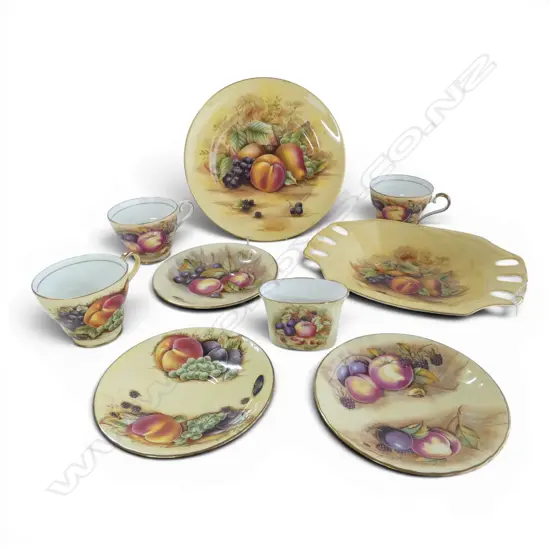 3 ROYAL AYNSLEY CUPS & SAUCERS, PLATE, TRAY + SML VASE