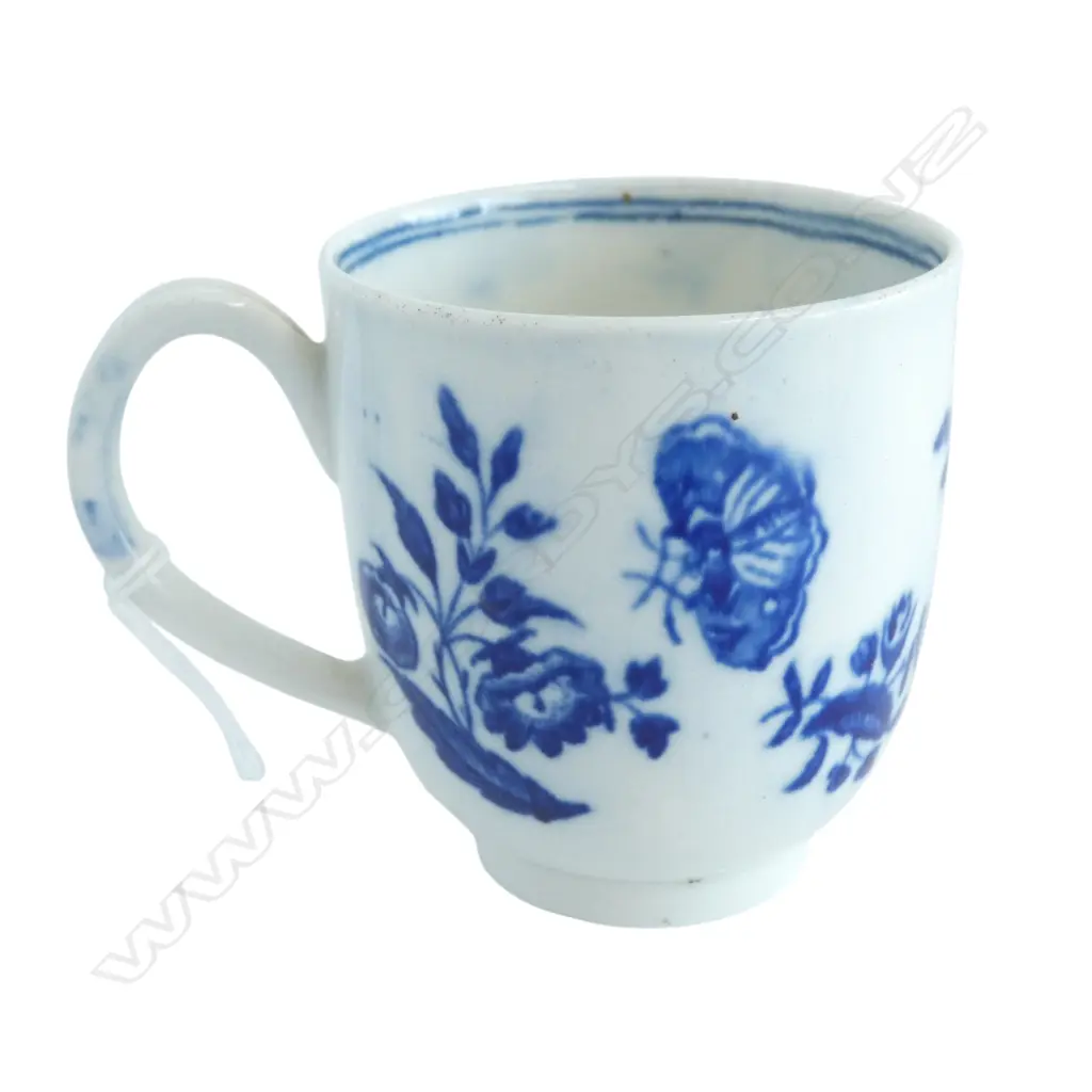 18thC WORCESTER PORCELAIN CUP 'THREE FLOWERS PATTERN' CRESCENT MARK TO BASE, H.62mm, frit to foot Image 1++