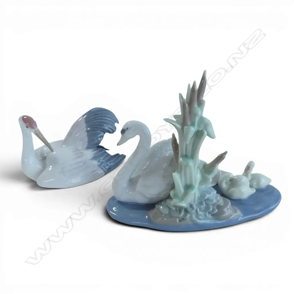 LLADRO SWAN 'FOLLOW ME' FIGURE GROUP W.155mm LLADRO CRANE  Image 1++