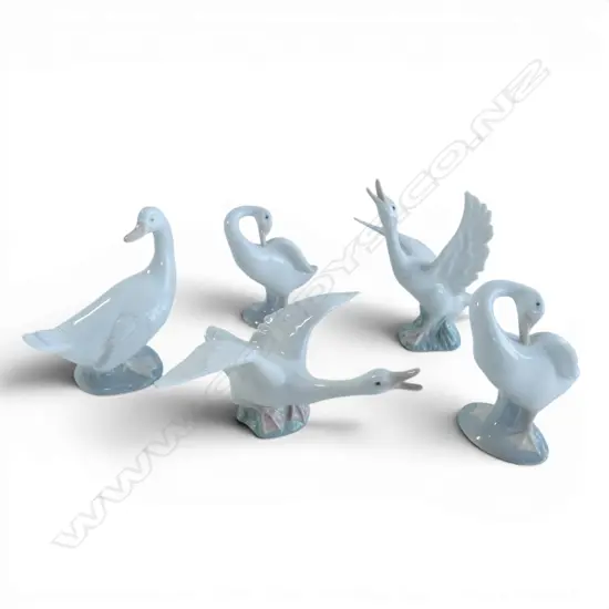 4 LLADRO + A NAO DUCK FIGURINES H.125mm (5)