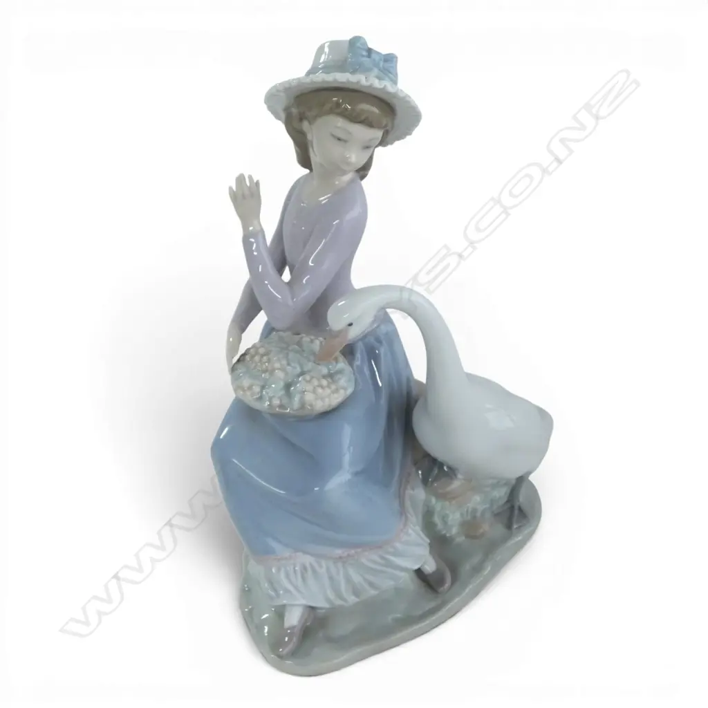 LLADRO LADY & SWAN FIGURINE H.240mm Image 1++