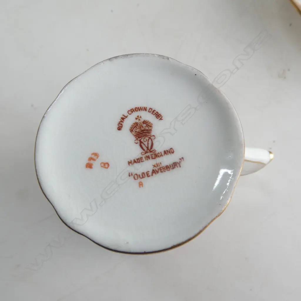 6 ROYAL CROWN DERBY 'OLDE AVESBURY' CANS, SAUCERS, SUGAR & CREAM Image 1++