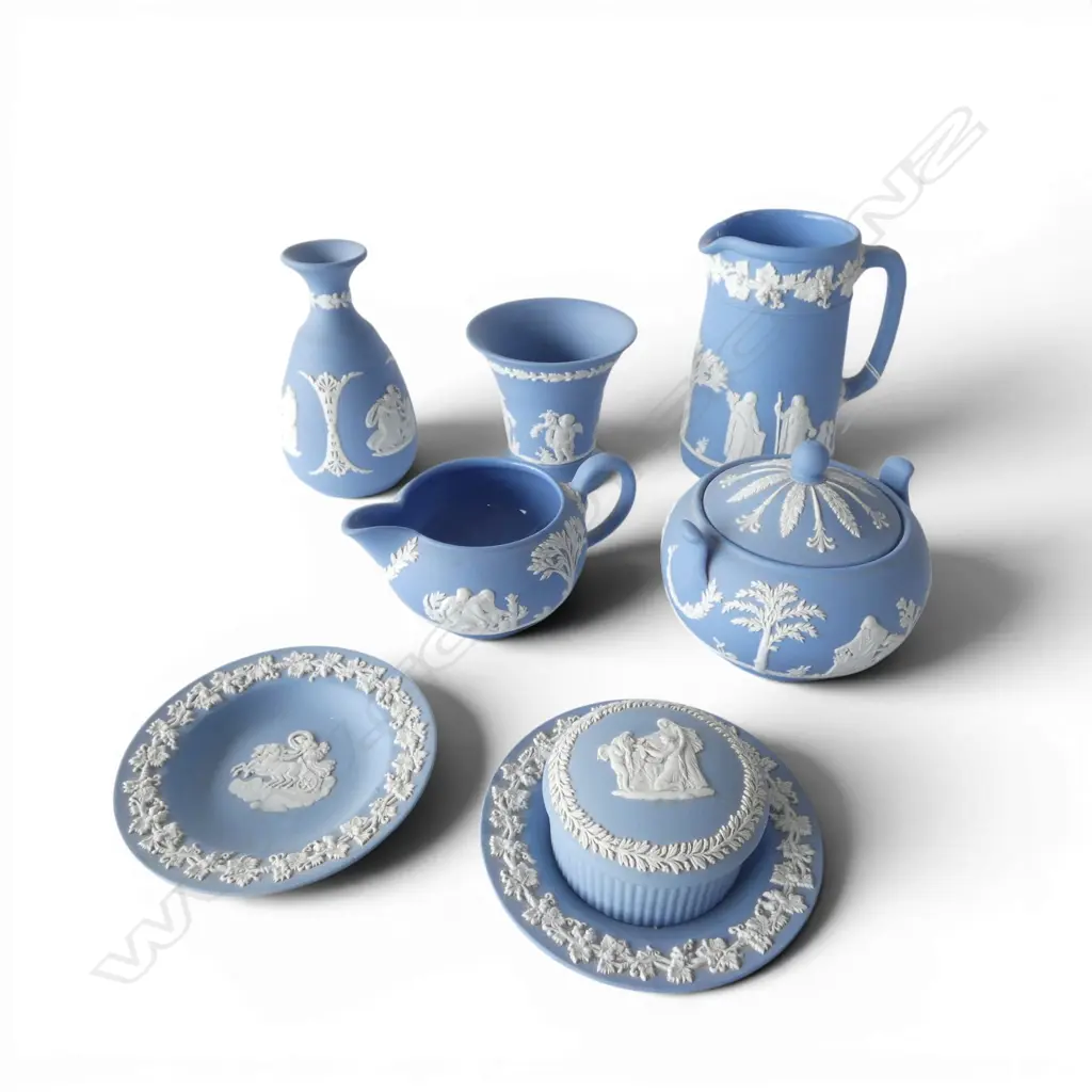 8 PCES WEDGWOOD BLUE JASPERWARE (1 DISH REPAIRED) Image 1++