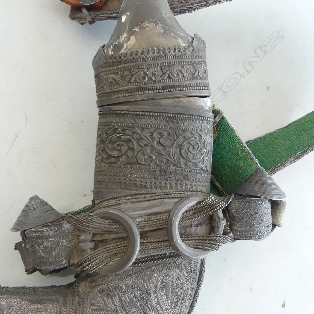 OLD OMANI SILVER? & CARVED HORN JAMBYA DAGGER H.330mm Image 1++