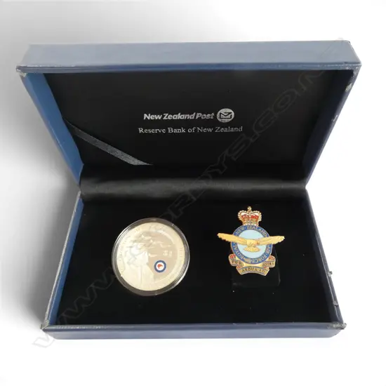 N.Z. AIR FORCE 75YR ANNIV. .999 SILVER PROOF 1oz COIN & BADGE SET No. 1250/2000