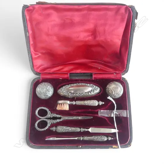 7 PCE STG SILVER MANICURE SET (CASE FAULTED)