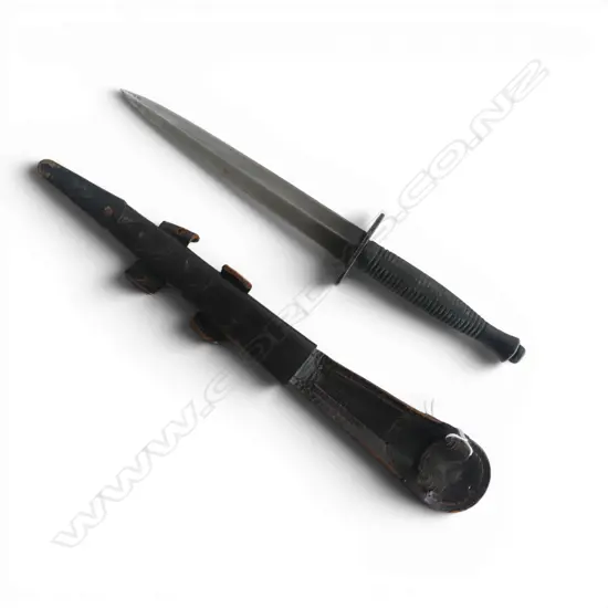 FAIRBAIRN-SYKES STYLE? COMMANDO KNIFE w. LEATHER SHEATH unmarked blade L.330mm