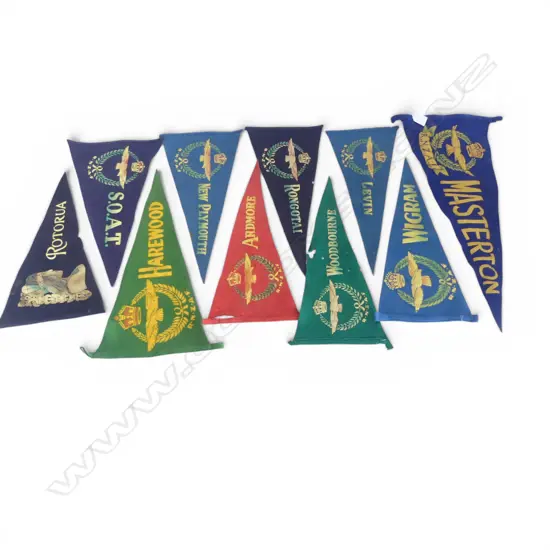 10 RNZAF PENNANT FLAGS (HOLES) L.570mm