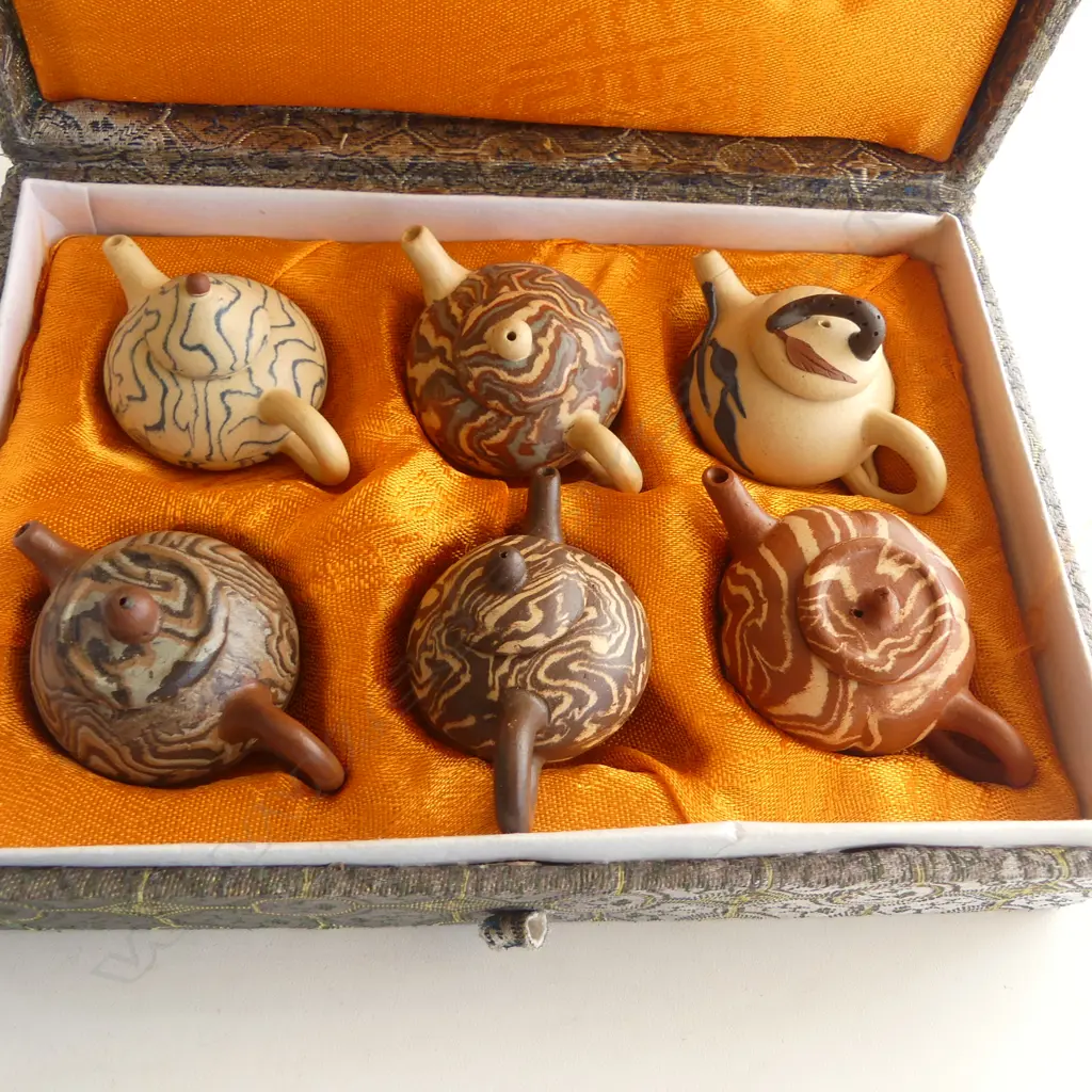 BOXED ROYAL THAISEBERG PEWTER COFFEE SET + CASE OF 6 MINIATURE TEAPOTS Image 1++