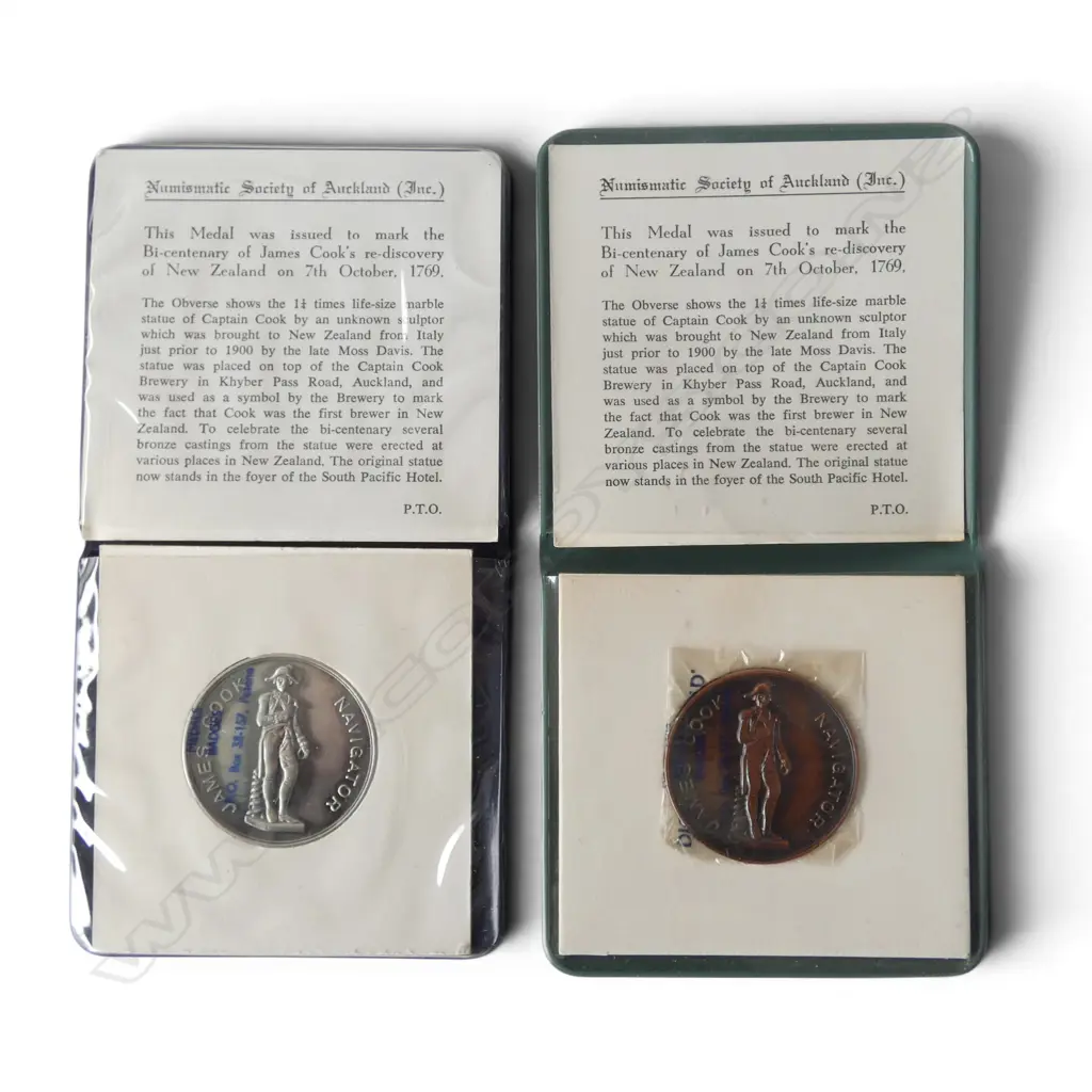2 NUMISTIC SOCIETY COMM. MEDALS BI-CENTENARY COOK'S RE-DISCOVER OF N.Z. Image 1++