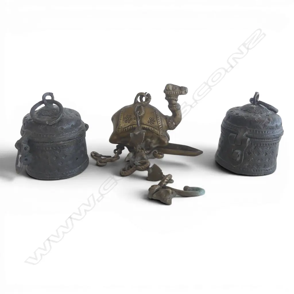 2 OMANI INCENSE BURNERS + BRASS CAMEL FORM LAMP H.110mm Image 1++