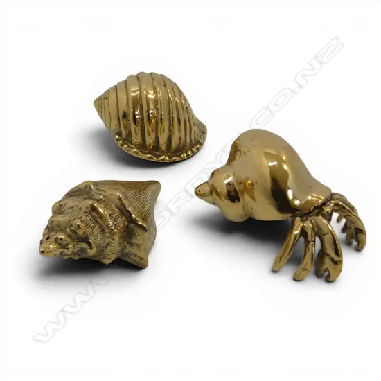3 POLISHED BRASS PCES; 2 SEA SHELLS & HERMIT CRAB W.85mm