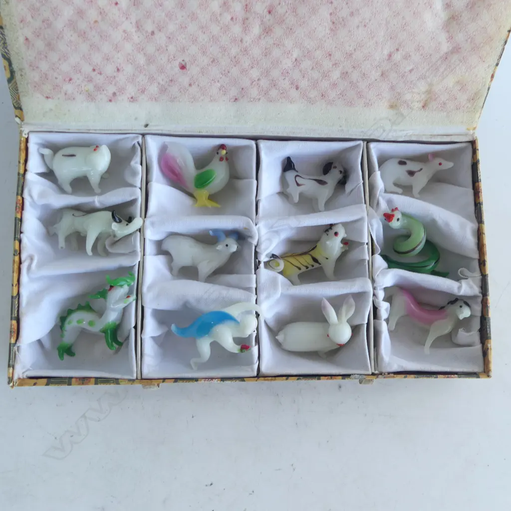 CASED SET OF 12 MINIATURE GLASS ANIMALS L.60mm Image 1++