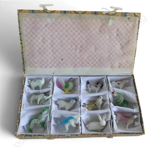 CASED SET OF 12 MINIATURE GLASS ANIMALS L.60mm