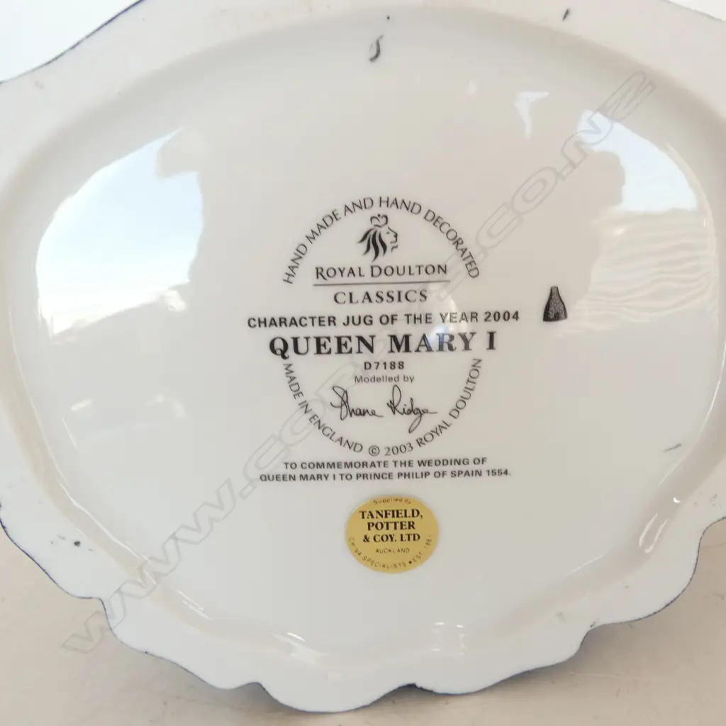 2 LARGE SIZE ROYAL DOULTON CHARACTER JUGS QUEEN MARY & THE PARSON H170MM Image 1++