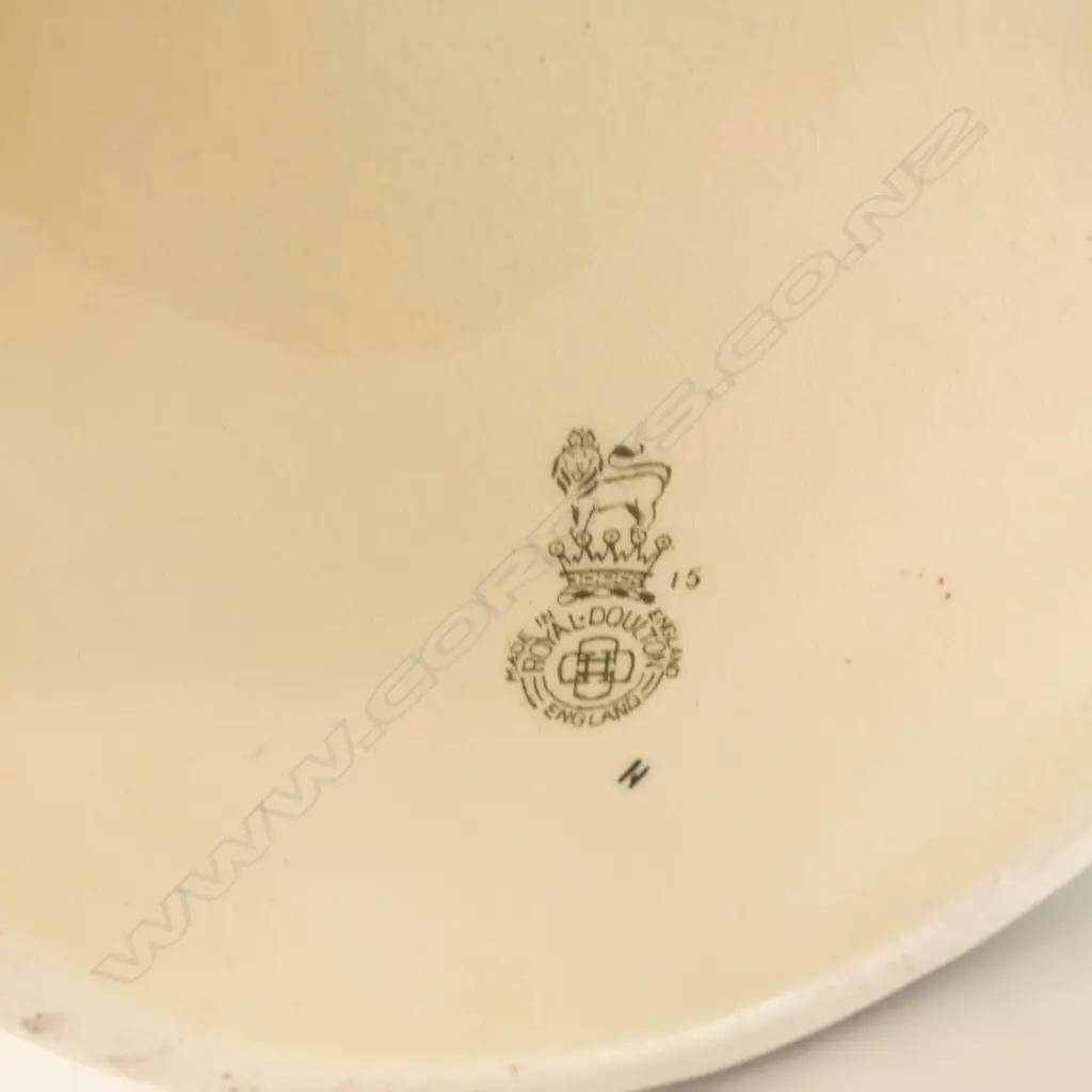 2 LARGE SIZE ROYAL DOULTON CHARACTER JUGS QUEEN MARY & THE PARSON H170MM Image 1++