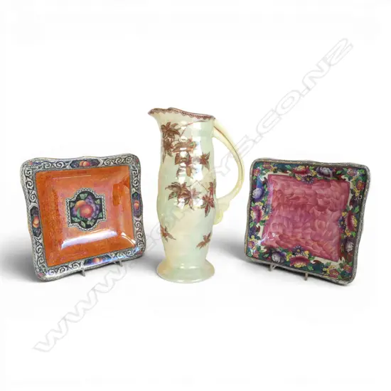 MALING 'GOLDEN SPRAY' JUG H.275mm + 2 MALING SQUARE PLATES