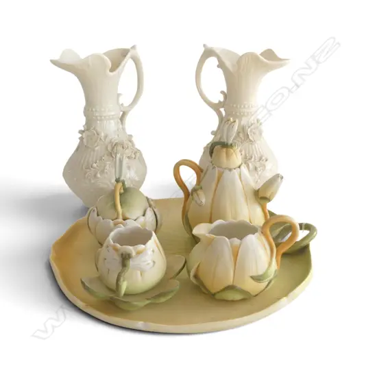 5 PCE TEA LILY THEMED SET + PR BELLEEK JUGS H.225mm