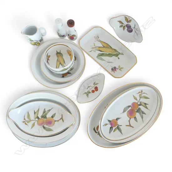 17 PCES ROYAL WORCESTER EVESHAM; CONDIMENTS, JUG, etc