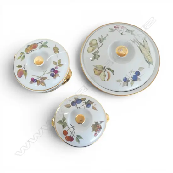 3 CIRCULAR ROYAL WORCESTER 'EVESHAM' CASSEROLE DISHES