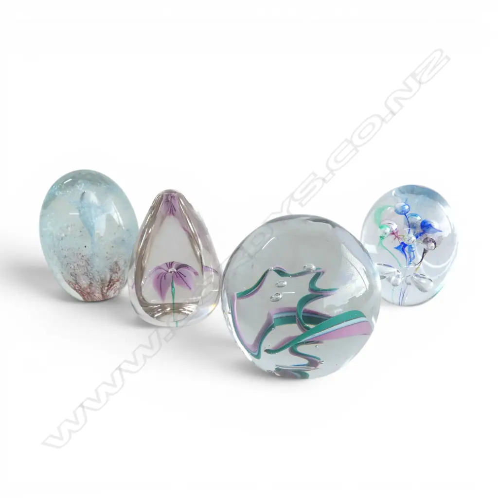 4 ART GLASS PAPERWEIGHTS H.100mm Image 1++