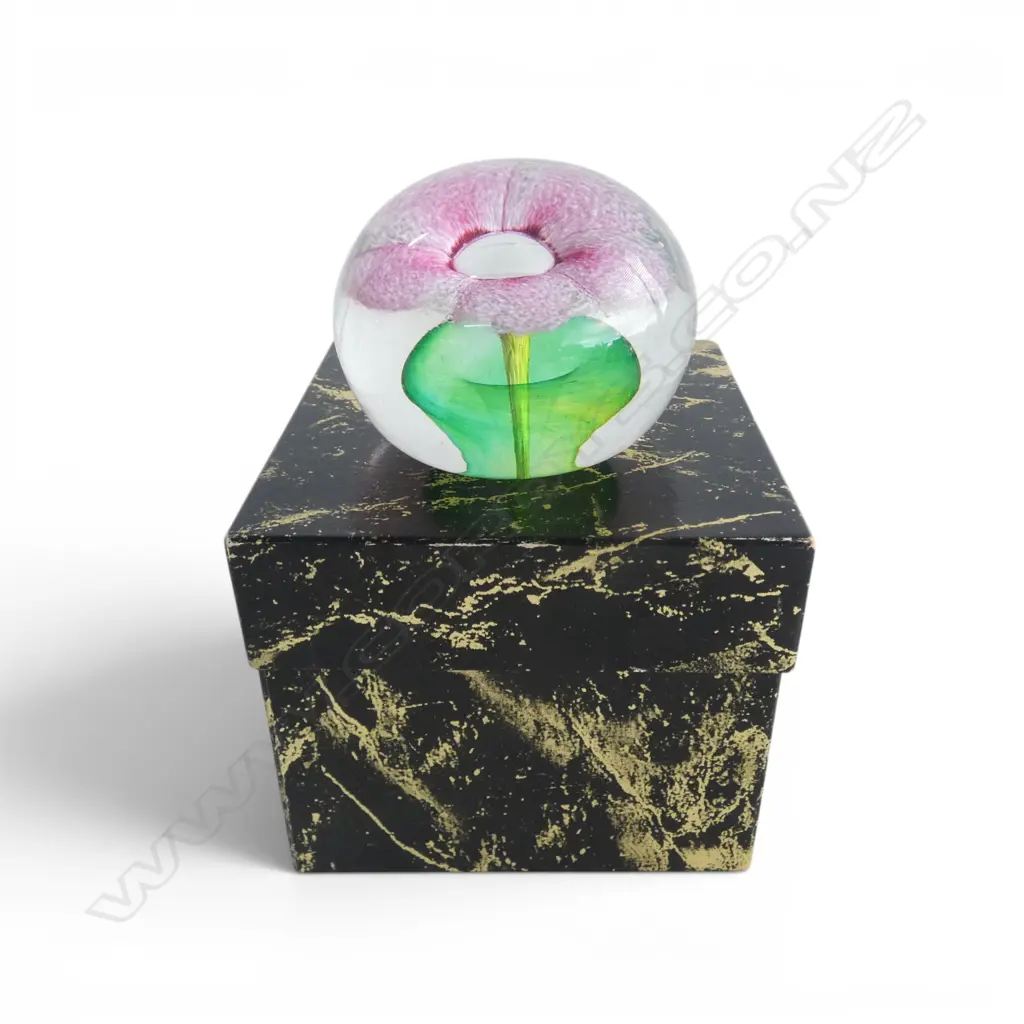 HADLEY LYNDEN GALLERY PAPERWEIGHT Image 1++