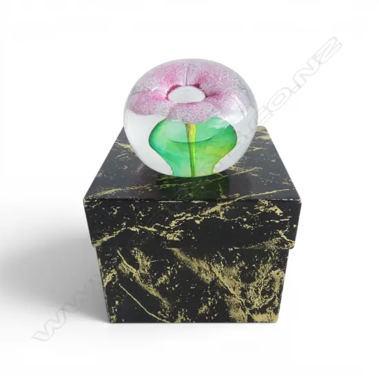 HADLEY LYNDEN GALLERY PAPERWEIGHT