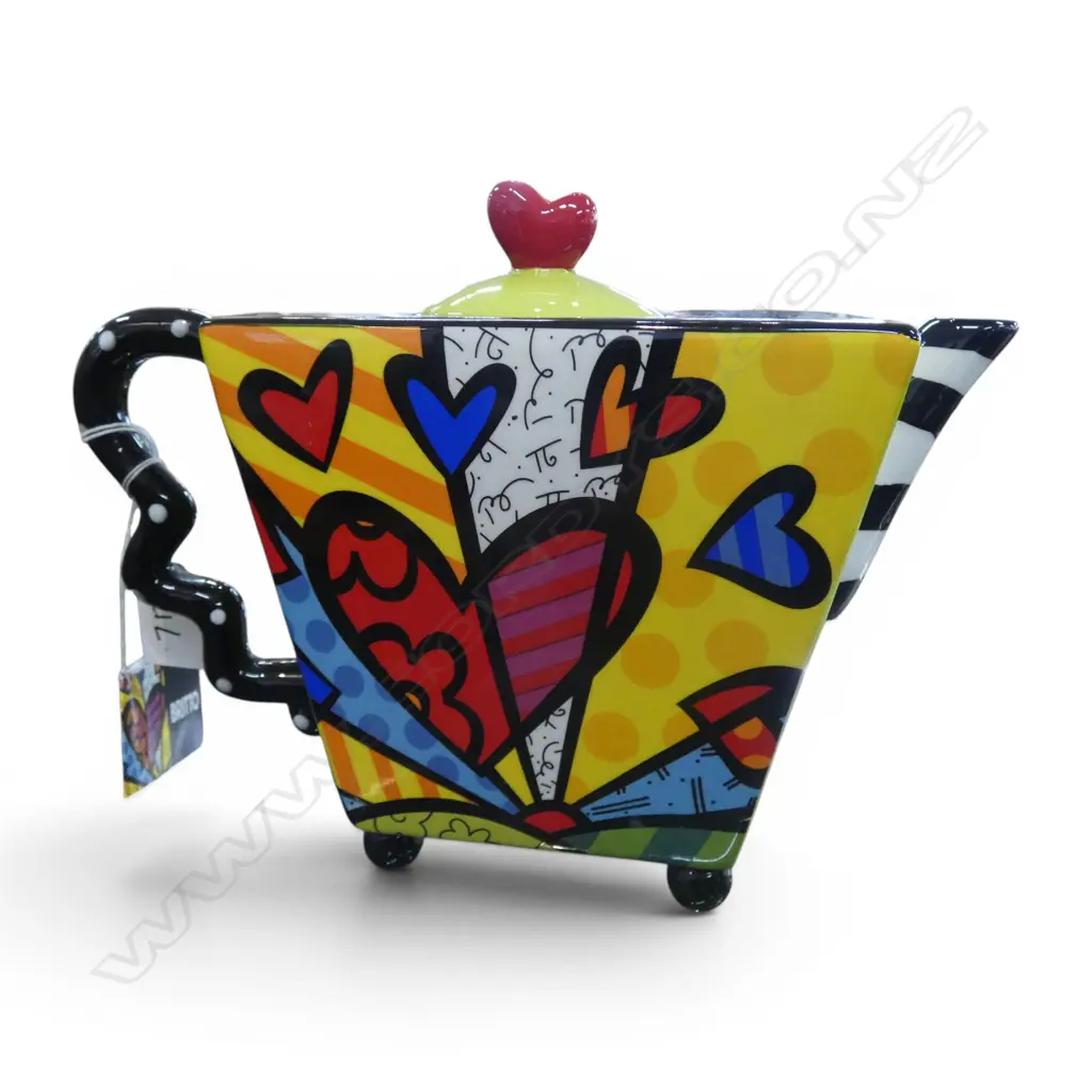 ROMERO BRITTO SIGNED HEART TEAPOT H200MM Image 1++