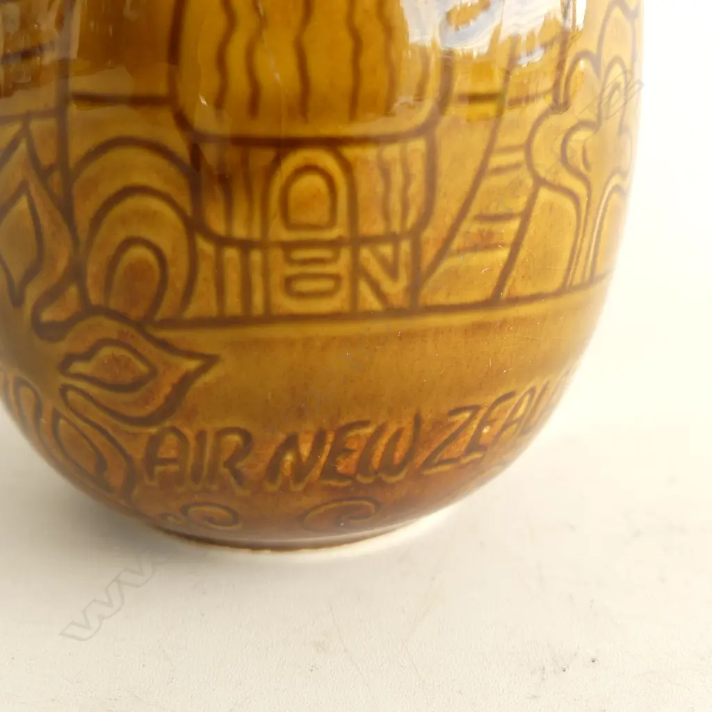 CROWN LYNN AIR NZ HONEY GLAZE BEAKER H.85mm Image 1++