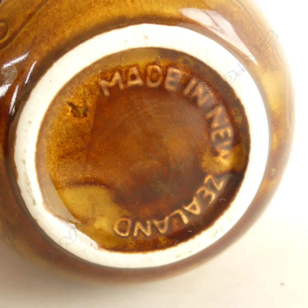 CROWN LYNN AIR NZ HONEY GLAZE BEAKER H.85mm Image 1++