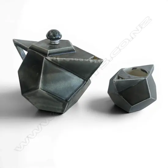 ROY COWAN STUDIO POTTERY GEOMETRIC TEAPOT & MILK JUG H.150mm 