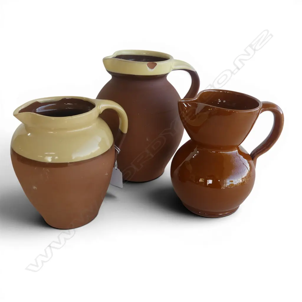 3 STUDIO POTTERY EARTHENWARE JUGS, LARGEST w. RIM CHIP H.215mm Image 1++