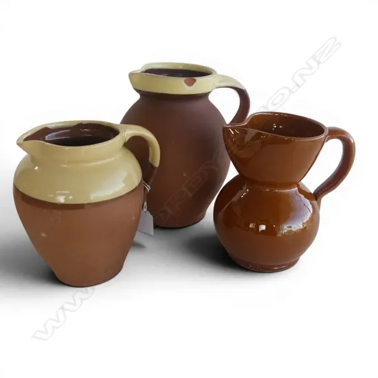 3 STUDIO POTTERY EARTHENWARE JUGS, LARGEST w. RIM CHIP H.215mm