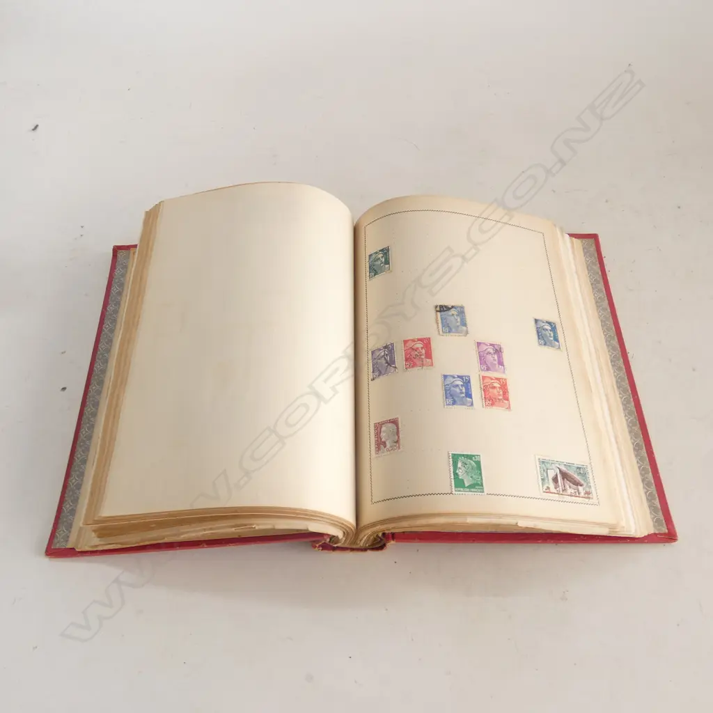 WORLD STAMP ALBUM  Image 1++