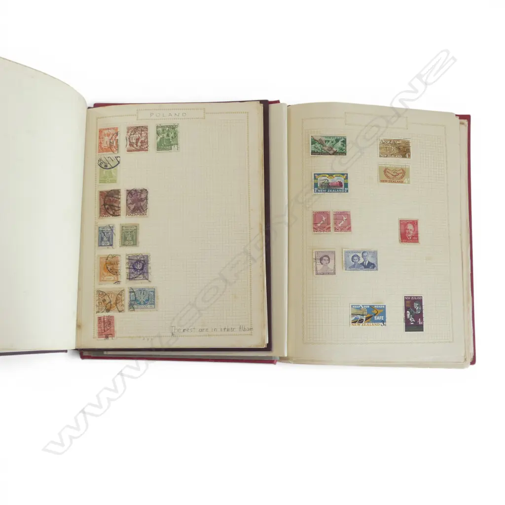 2 WORLD STAMP ALBUMS Image 1++